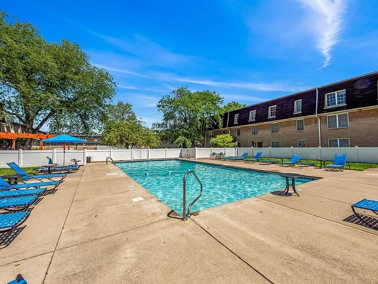 Sparkling Swimming Pool!