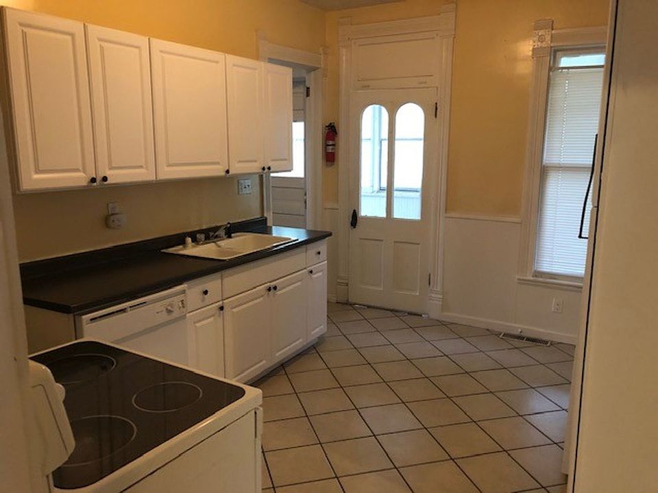 1st image of 1229 12th St #4B-2Ba