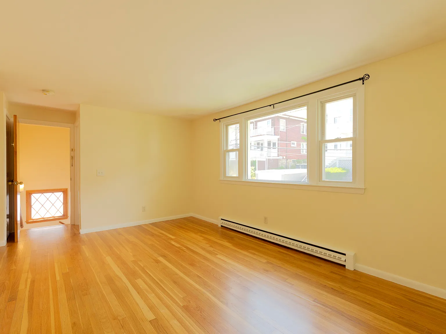 3 bed, 1250 sqft, $3,150 — Photo 3