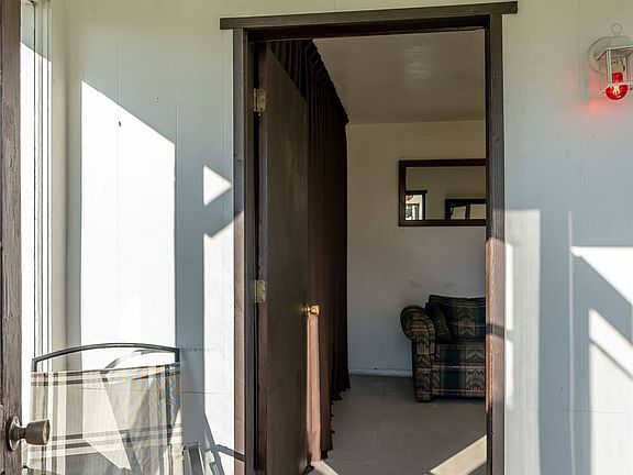 4th image of 2415 Simpson Avenue