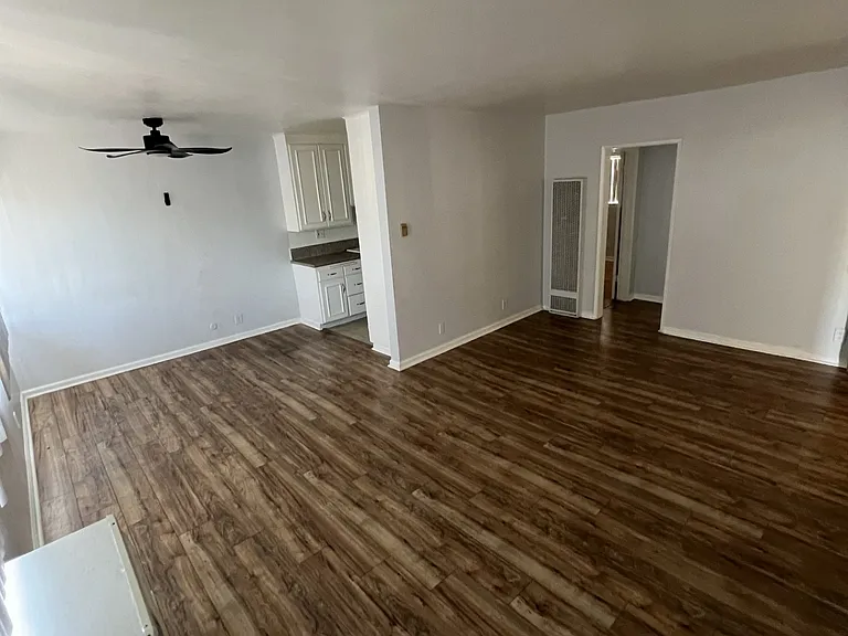 7025 Woodman — Photo 13