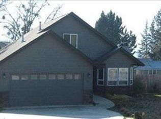 1471 NE Elizabeth Pl, Grants Pass, OR 97526