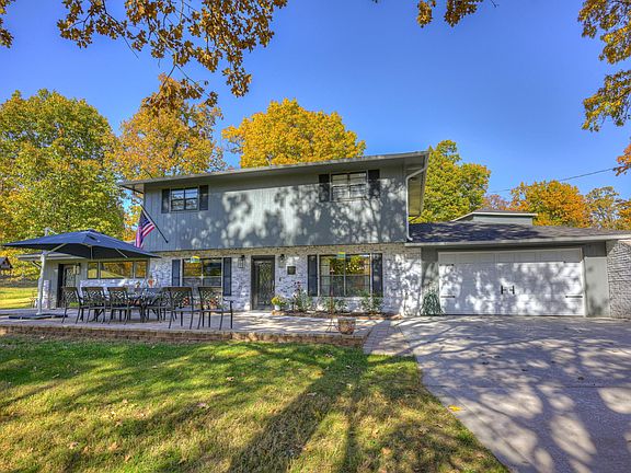 2nd image of 3113 Woodland Drive