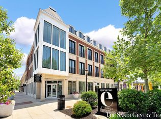 110 W Savidge St APT 201, Spring Lake, MI 49456