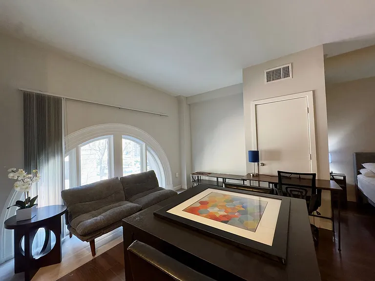 Charming 1 Bedroom/1 Bathroom Apartment Unit in Downtown Baltimore, MD! Unit 416 — Photo 56