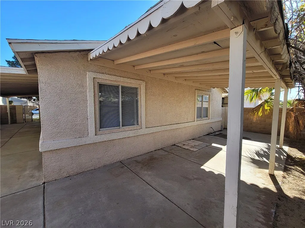 3 bed, 2.0 bath, 1096 sqft, $1,709 — Photo 2