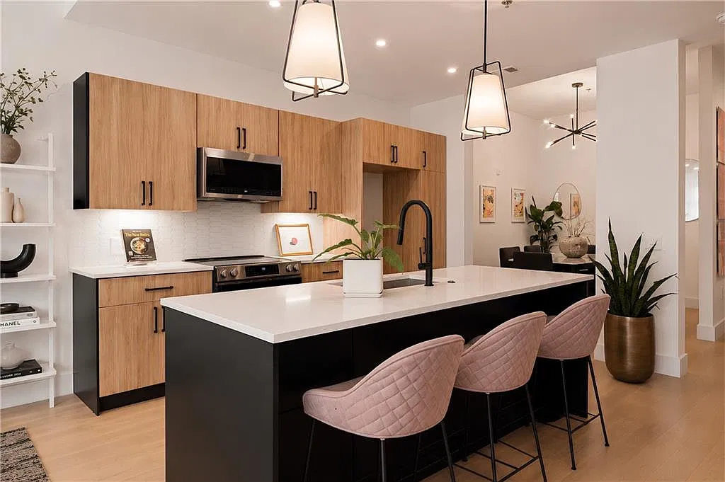2 bed, 1.5 bath, 1050 sqft, $2,800 — Photo 3