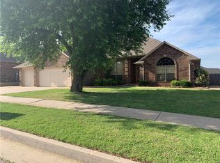 12408 SW 7th St, Yukon, OK 73099