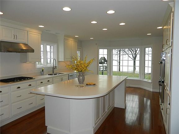 5th image of 6202 Lake Shore Dr