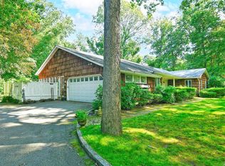 61 Arbor Ln, Dix Hills, NY 11746
