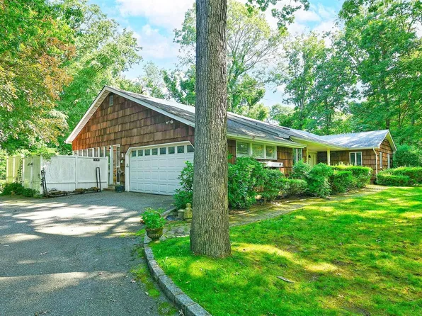 61 Arbor Lane, Dix Hills, NY 11746