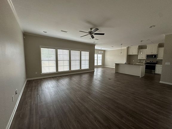 4th image of 304 Courtland Dr