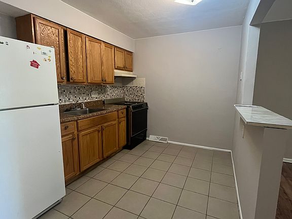 3rd image of 4770 Kings Dr APT C
