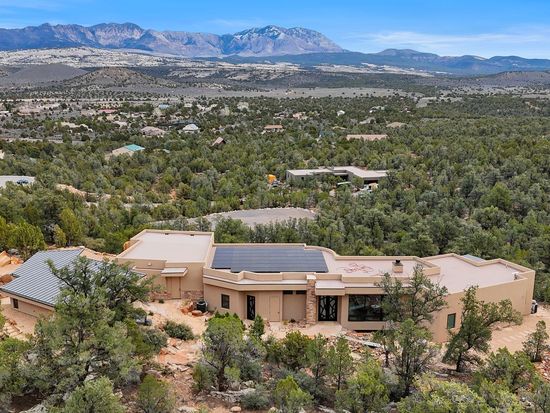 907 W Pinion Hills Dr, Dammeron Valley, UT 84783