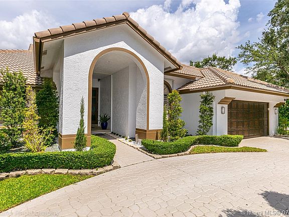 4th image of 1057 Poplar Cir