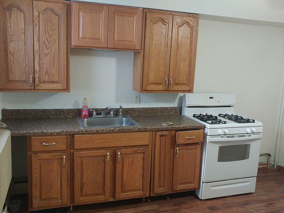 Large Eat in Kitchen 1st fl