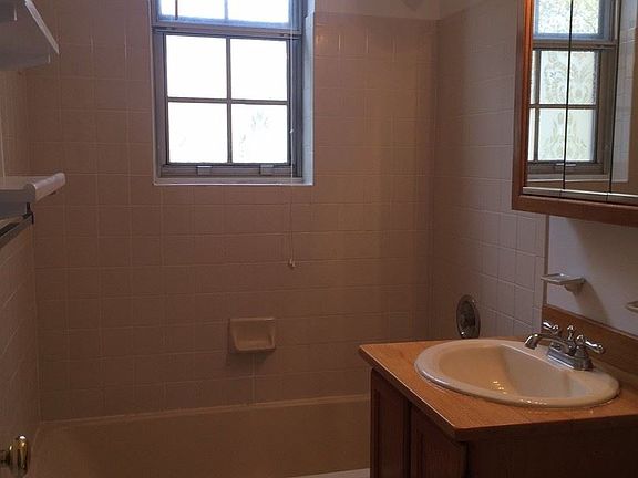 2nd image of 1729 N Queens Ln APT 116