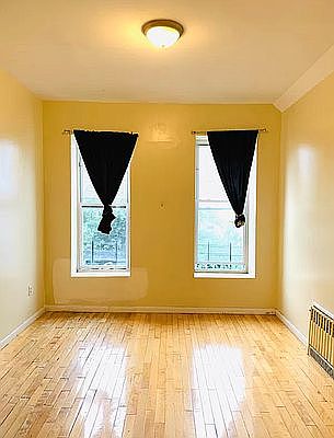 2nd image of 489 Hancock St #3