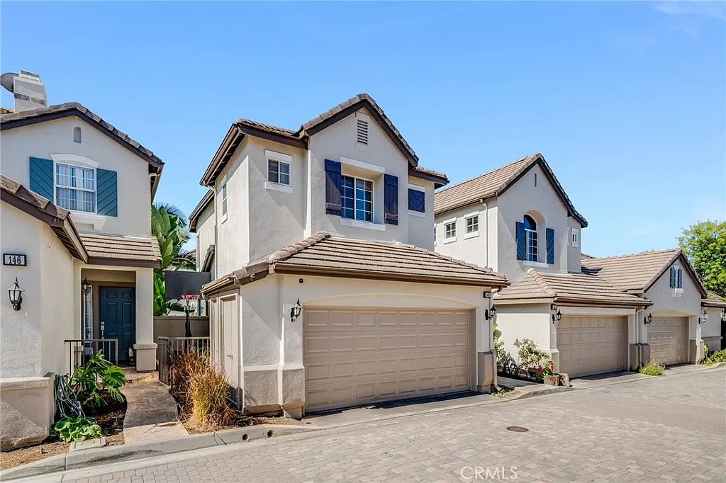 2 bed, 2.5 bath, 1080 sqft, $3,600 — Photo 1