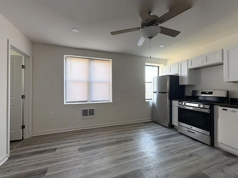 Sherwood Court Apartments — Photo 4