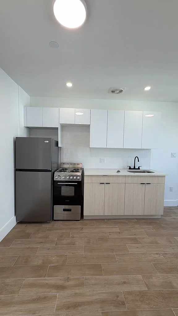 3 bed, $3,575 — Photo 3