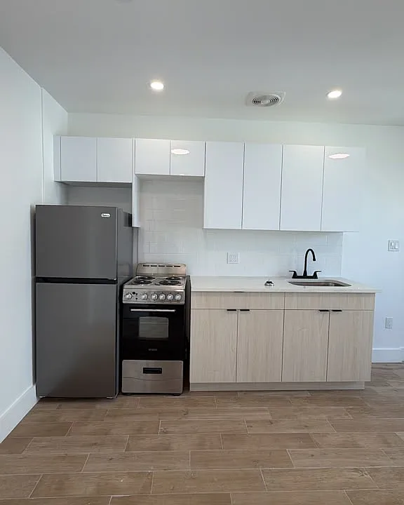 595 Prospect Ave #2B