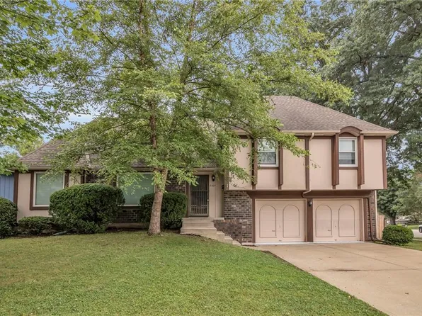 8407 W 97th Ter, Overland Park, KS 66212