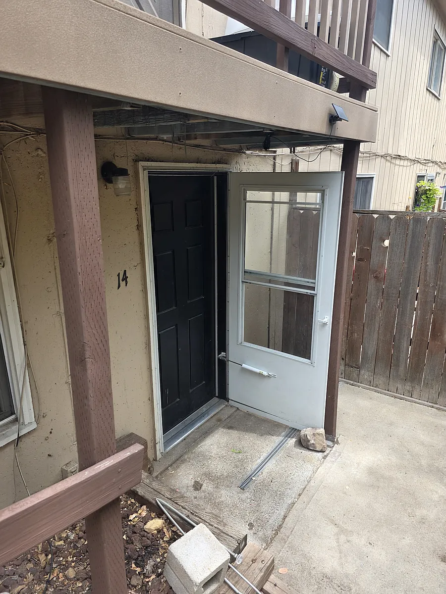 Building Photo - 702 Midland Ave #14