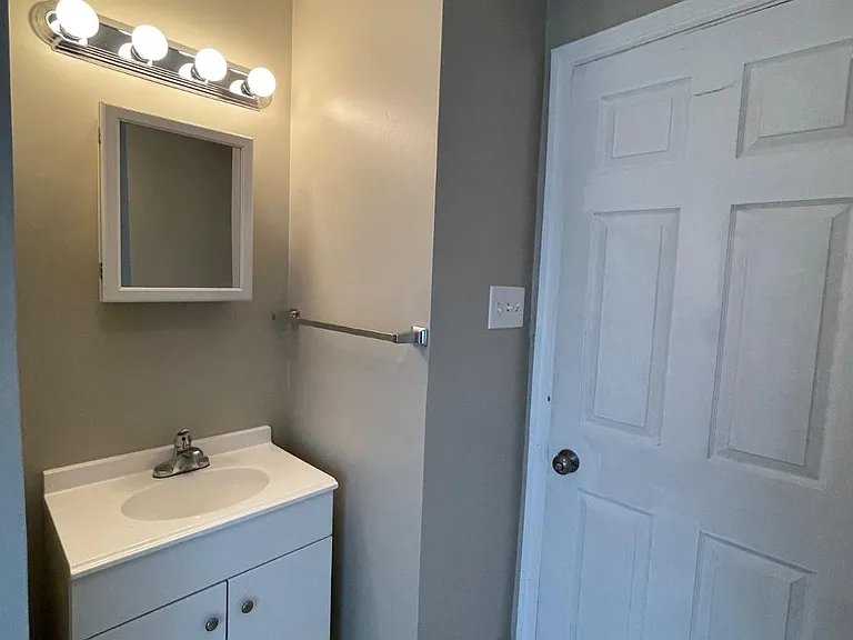 2528 N Winchester St — Photo 22