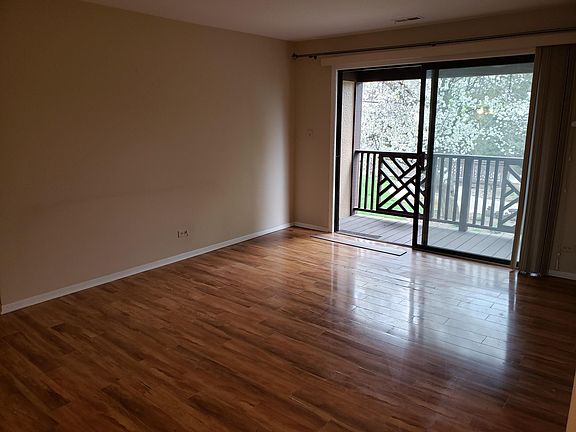 living room with access to balcony