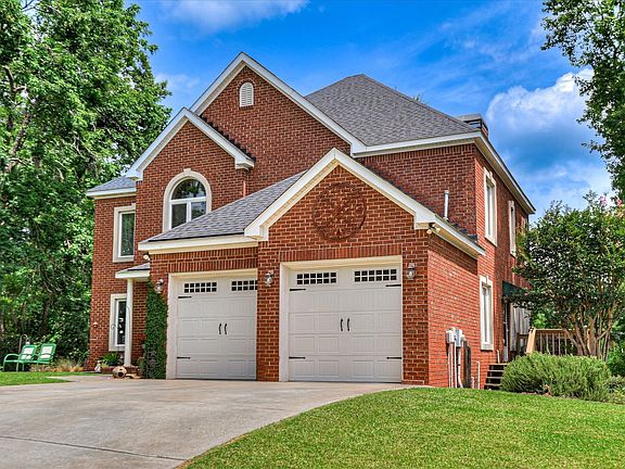 3rd image of 8 Moss Cove Ln