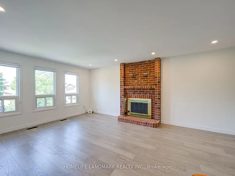 25 Lansbury Dr — Photo 14