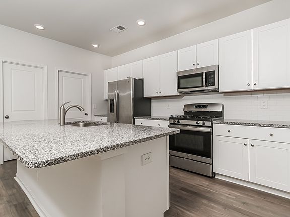 5th image of 2760 Desert Rose St