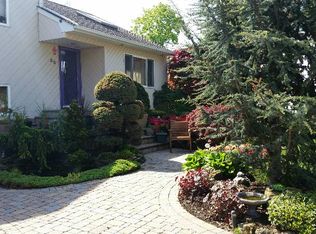 55 Circle Dr, Syosset, NY 11791