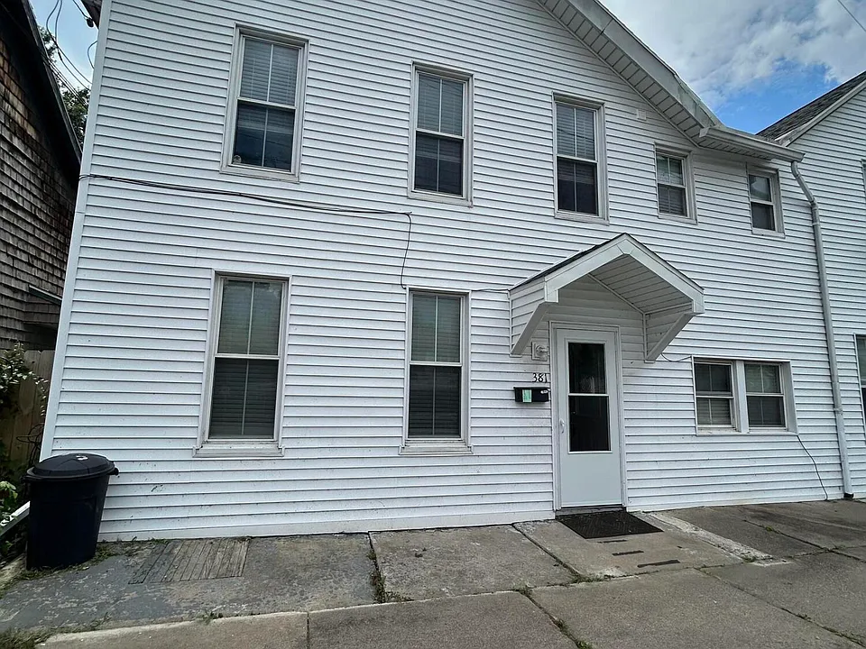 381 Queen St