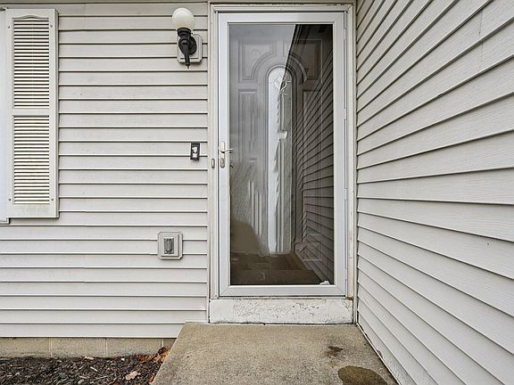 2nd image of 3027 Old Warson Dr