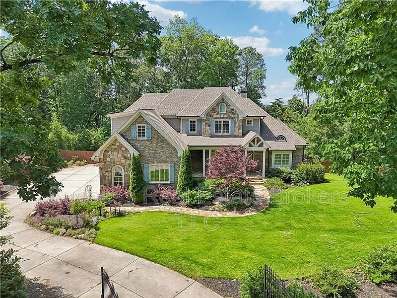 211 Mount Vernon Hwy NW photo 1