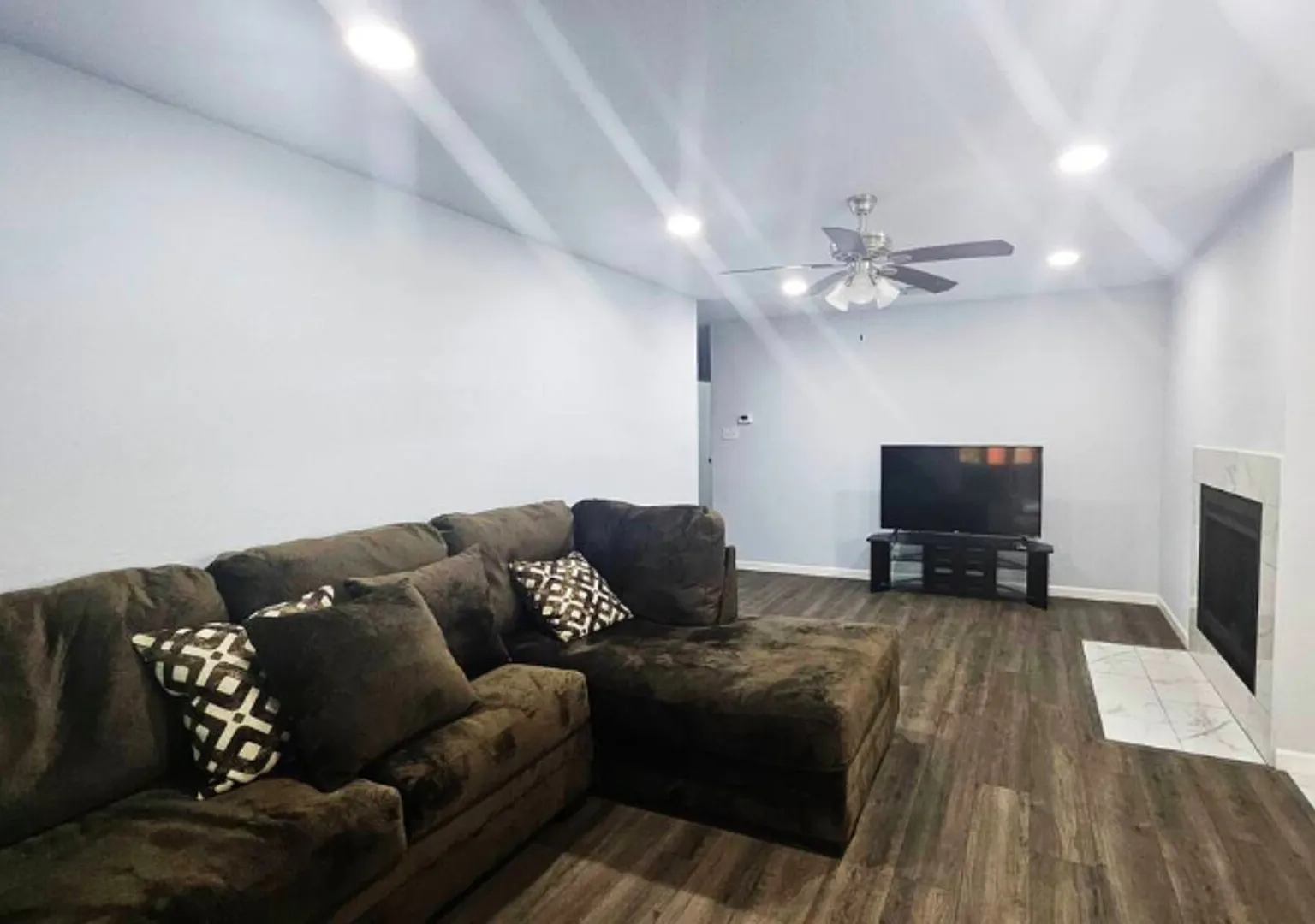 Spacious and Inviting Home — Photo 3