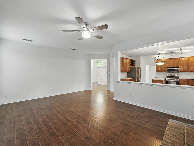 916 Sugarberry Ln — Photo 13