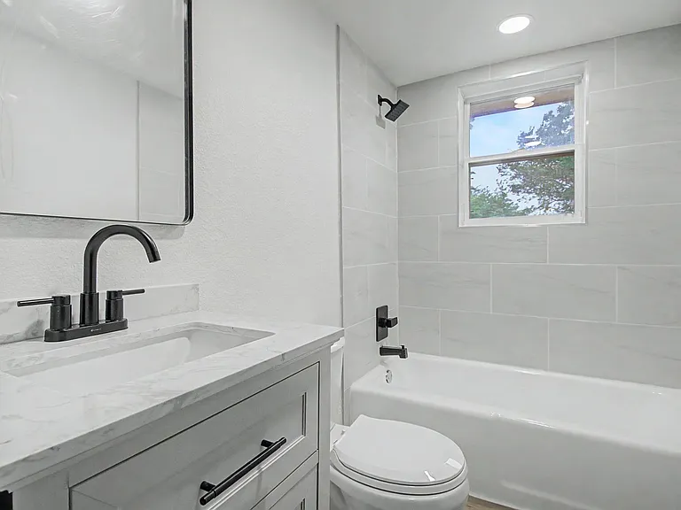 502 Rogers Way — Photo 8