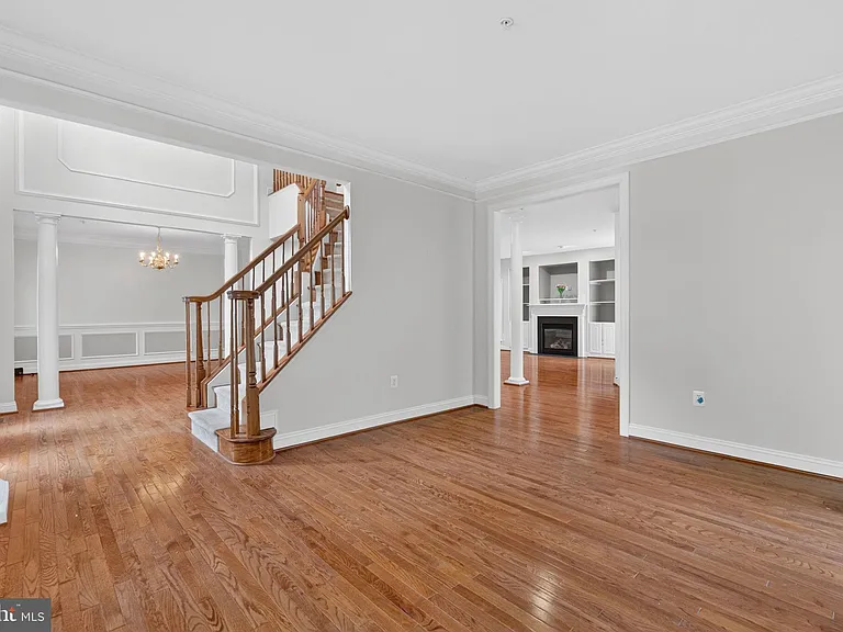 15806 Copper Beech Dr — Photo 31
