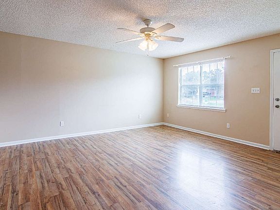 3rd image of 1719 Largo Cir
