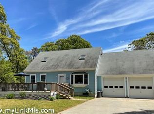 16 Front St, Oak Bluffs, MA 02557