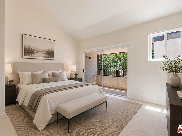 17241 Palisades Cir — Photo 11