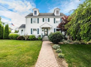 29 Slater St, Webster, MA 01570