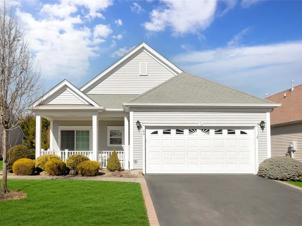 60 Louden Loop #60, Mount Sinai, NY 11766