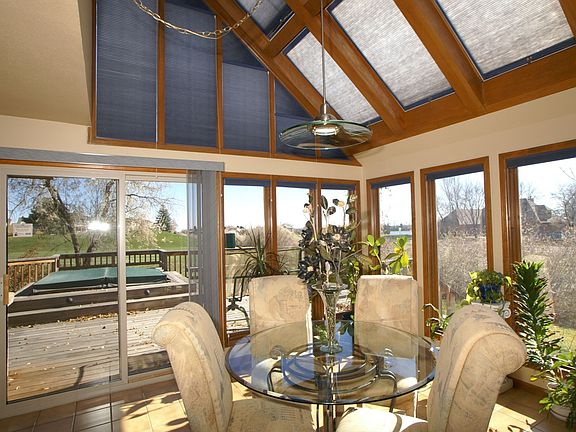 Eat-in solarium with beautiful skylights!