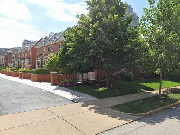 13 W Pine Ct, Saint Louis, MO 63108