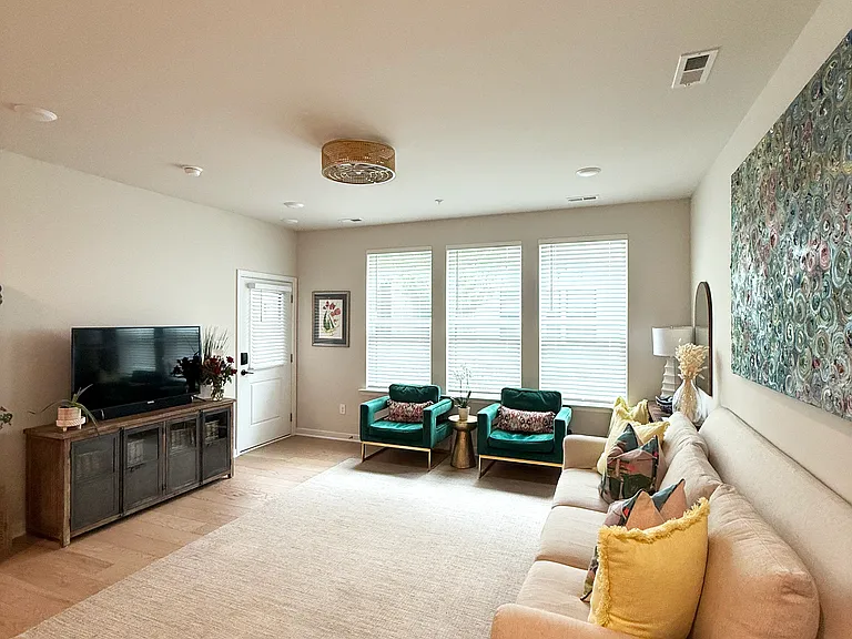 3426 Carlton St #7B — Photo 6