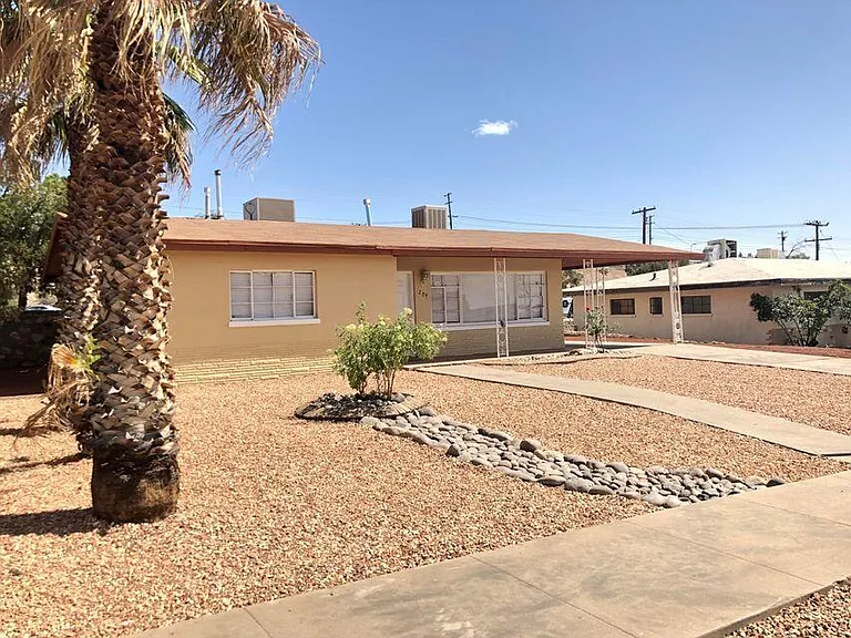 209 San Saba Rd — Photo 2